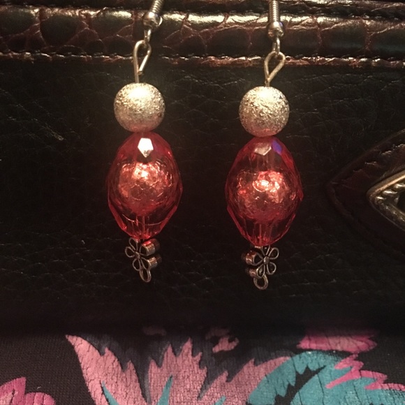 🆕Coral color beaded dangle earring NWT - Picture 7 of 8